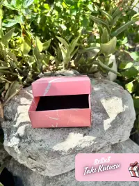 8x8x3 Pembe Mermer Desenli Süngerli Takı Kutusu [Demonte] - Görsel 4